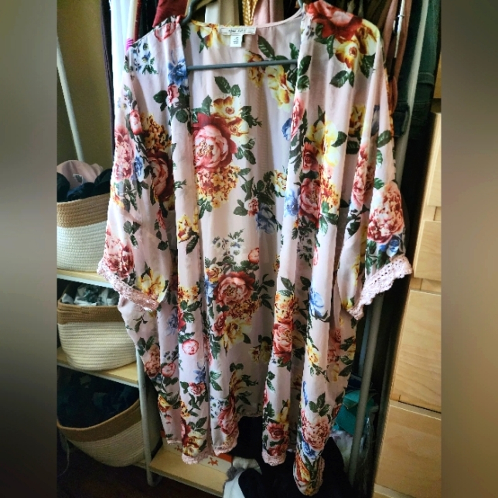 Adam Levine LG Pink Floral Duster Kimono